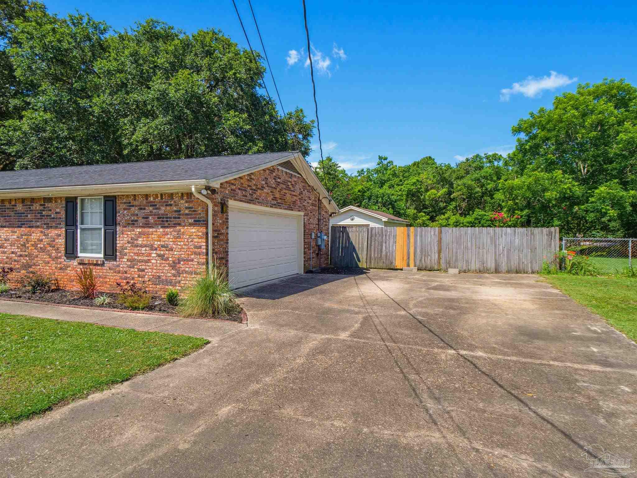 105 Beland Road Pensacola, FL 32534 - Photo 5 of 61