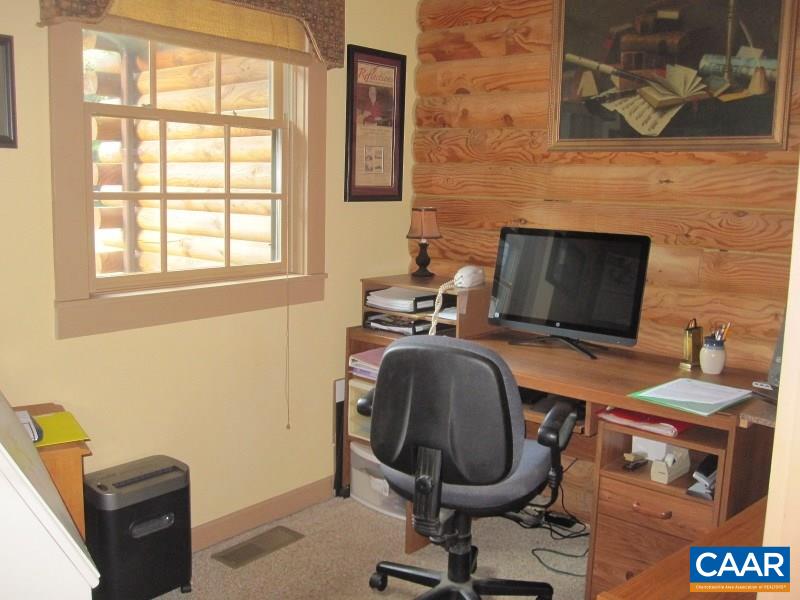 991 Sulphur Spring Road Prospect, VA 23960 - Photo 14 of 45 a room with furniture and windows