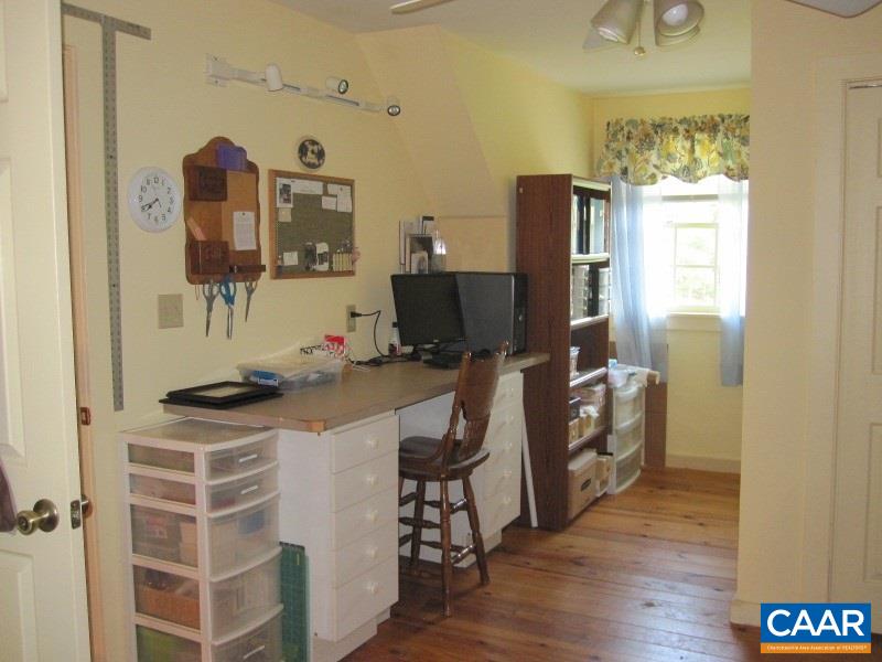 991 Sulphur Spring Road Prospect, VA 23960 - Photo 20 of 45 a workspace with furniture and window