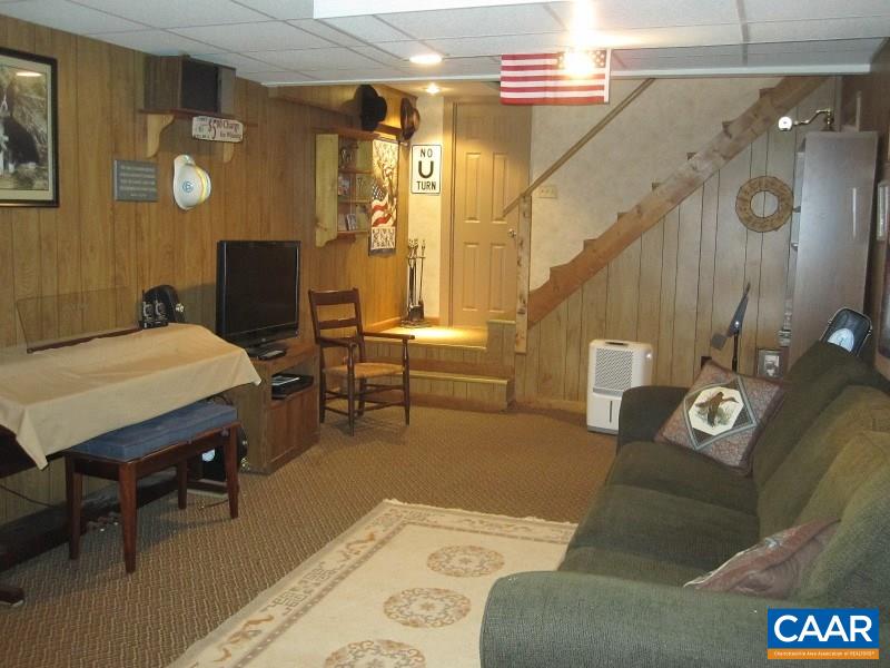 991 Sulphur Spring Road Prospect, VA 23960 - Photo 24 of 45 a living room with furniture and a table