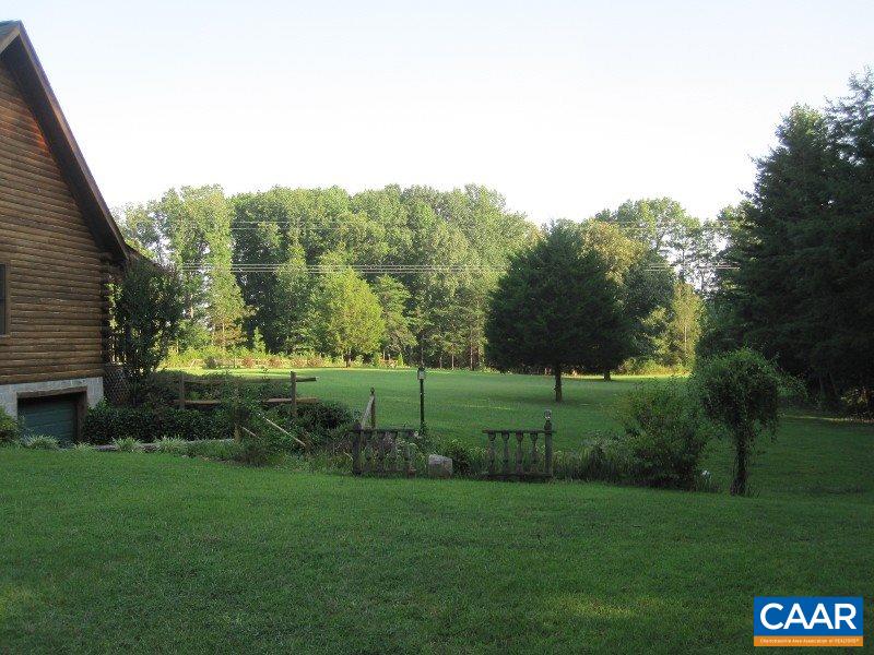 991 Sulphur Spring Road Prospect, VA 23960 - Photo 33 of 45 a view of a garden with a tree