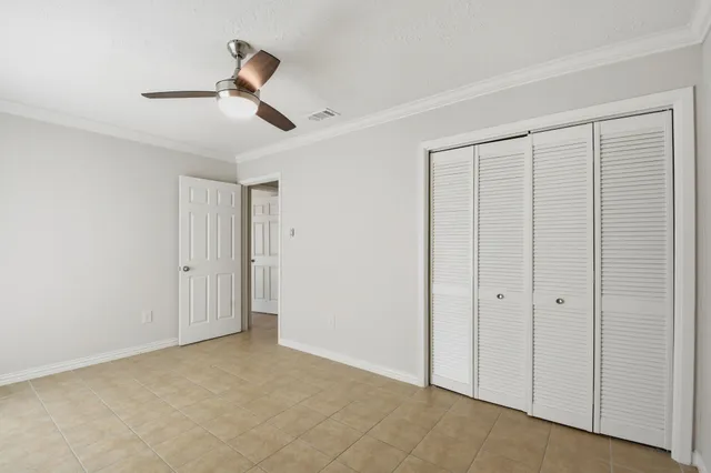 a view of a house with backyard and porch