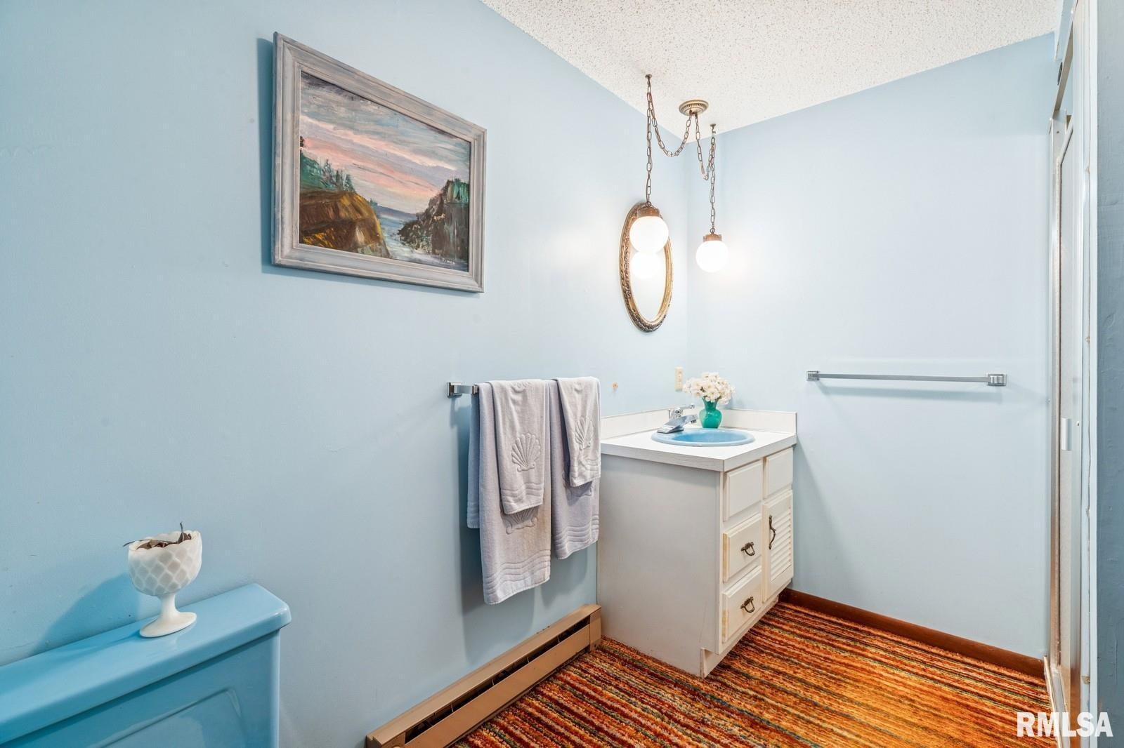 1825 5th Avenue South Clinton, IA 52732 - Photo 21 of 34 a room with a table and a window