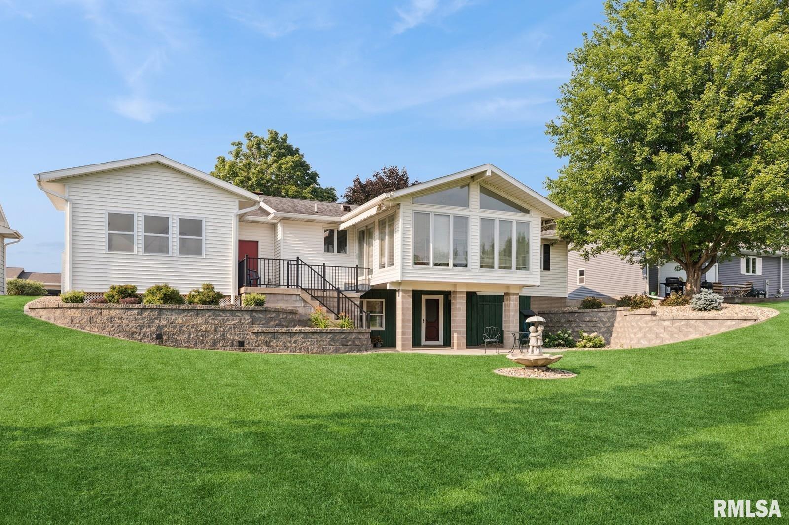 1825 5th Avenue South Clinton, IA 52732 - Photo 27 of 34 a front view of house with yard and green space