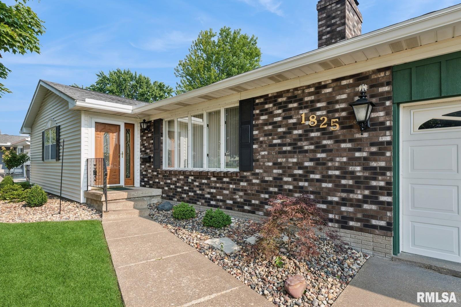 1825 5th Avenue South Clinton, IA 52732 - Photo 3 of 34 a front view of a house