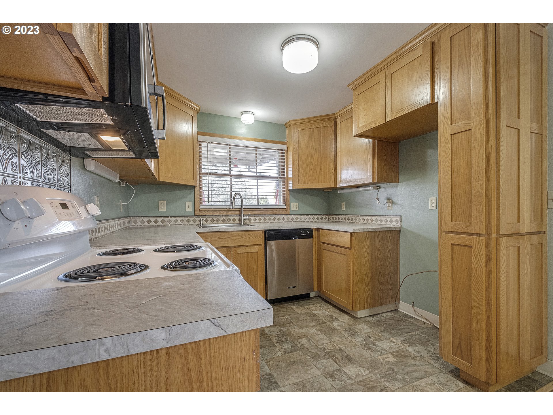 1504 Northeast Cornell Road Hillsboro, OR 97124 - Photo 8 of 26