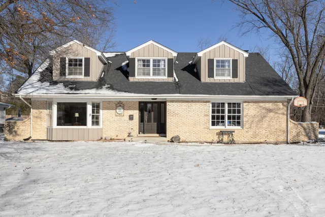 $1,099,000 | 17 Camberley Court, Hinsdale, IL 60521
