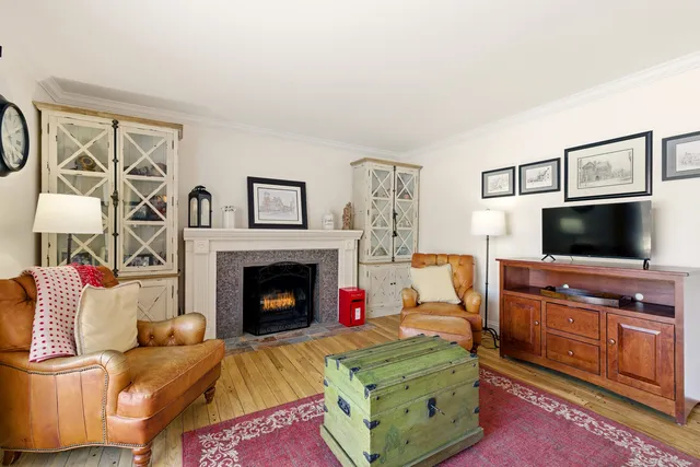 $1,099,000 | 17 Camberley Court, Hinsdale, IL 60521