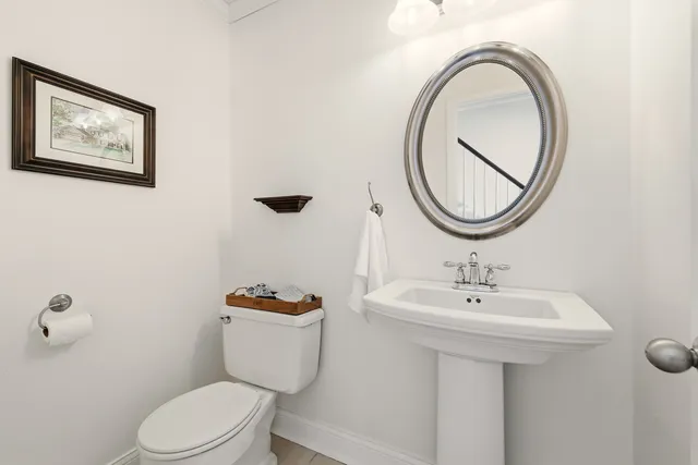 $1,099,000 | 17 Camberley Court, Hinsdale, IL 60521