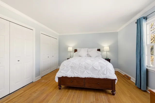 $1,099,000 | 17 Camberley Court, Hinsdale, IL 60521