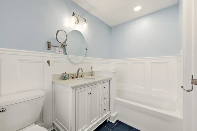 $1,099,000 | 17 Camberley Court, Hinsdale, IL 60521