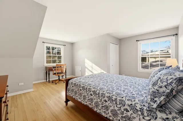 $1,099,000 | 17 Camberley Court, Hinsdale, IL 60521