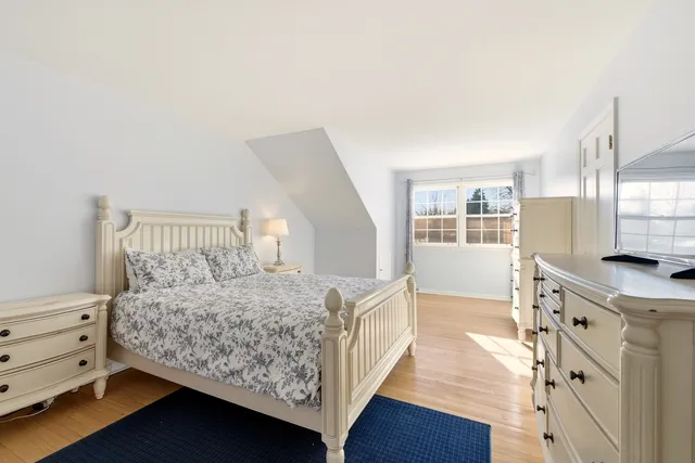 $1,099,000 | 17 Camberley Court, Hinsdale, IL 60521