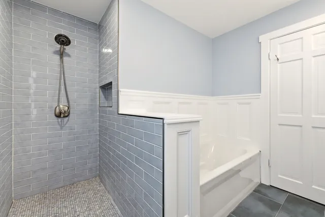 $1,099,000 | 17 Camberley Court, Hinsdale, IL 60521