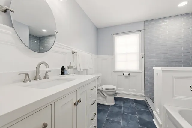 $1,099,000 | 17 Camberley Court, Hinsdale, IL 60521