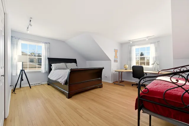 $1,099,000 | 17 Camberley Court, Hinsdale, IL 60521