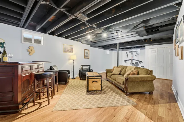 $1,099,000 | 17 Camberley Court, Hinsdale, IL 60521