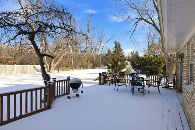 $1,099,000 | 17 Camberley Court, Hinsdale, IL 60521