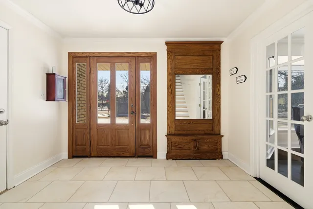 $1,099,000 | 17 Camberley Court, Hinsdale, IL 60521