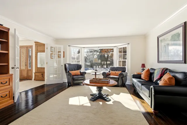 $1,099,000 | 17 Camberley Court, Hinsdale, IL 60521