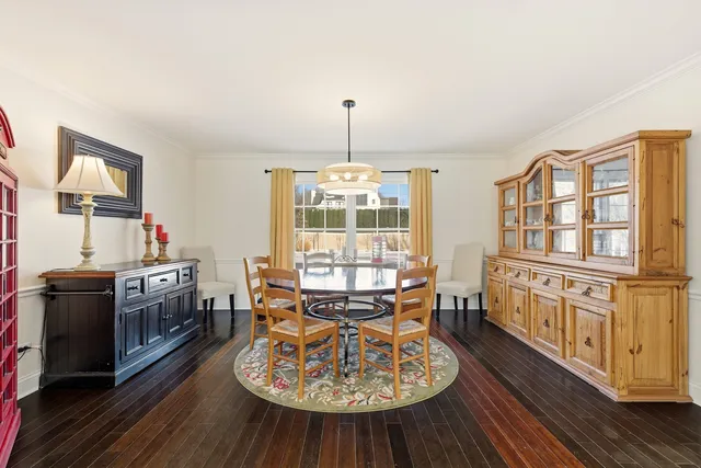 $1,099,000 | 17 Camberley Court, Hinsdale, IL 60521