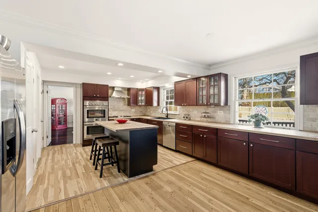 $1,099,000 | 17 Camberley Court, Hinsdale, IL 60521