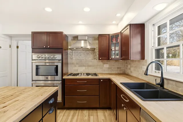 $1,099,000 | 17 Camberley Court, Hinsdale, IL 60521