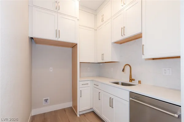 $8,000 | 5086 Canyon Crossing Street, Las Vegas, NV 89135