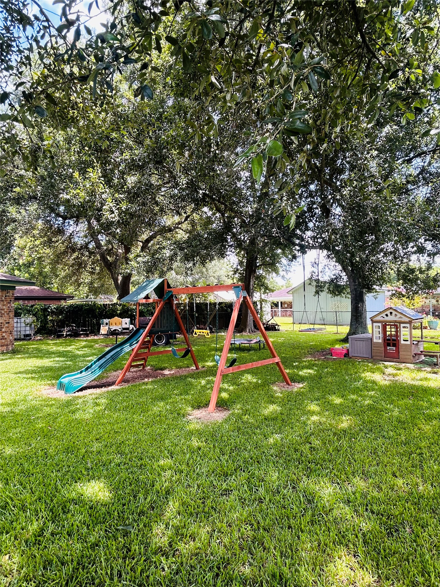 2 Travis Court Angleton, TX 77515 - Photo 16 of 18 Gallery Image 16