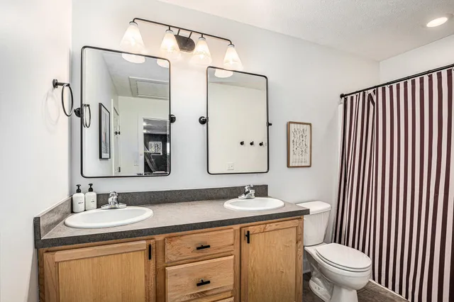 $799,900 | 16659 Adler Drive, West Olive, MI 49460