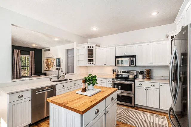 $799,900 | 16659 Adler Drive, West Olive, MI 49460