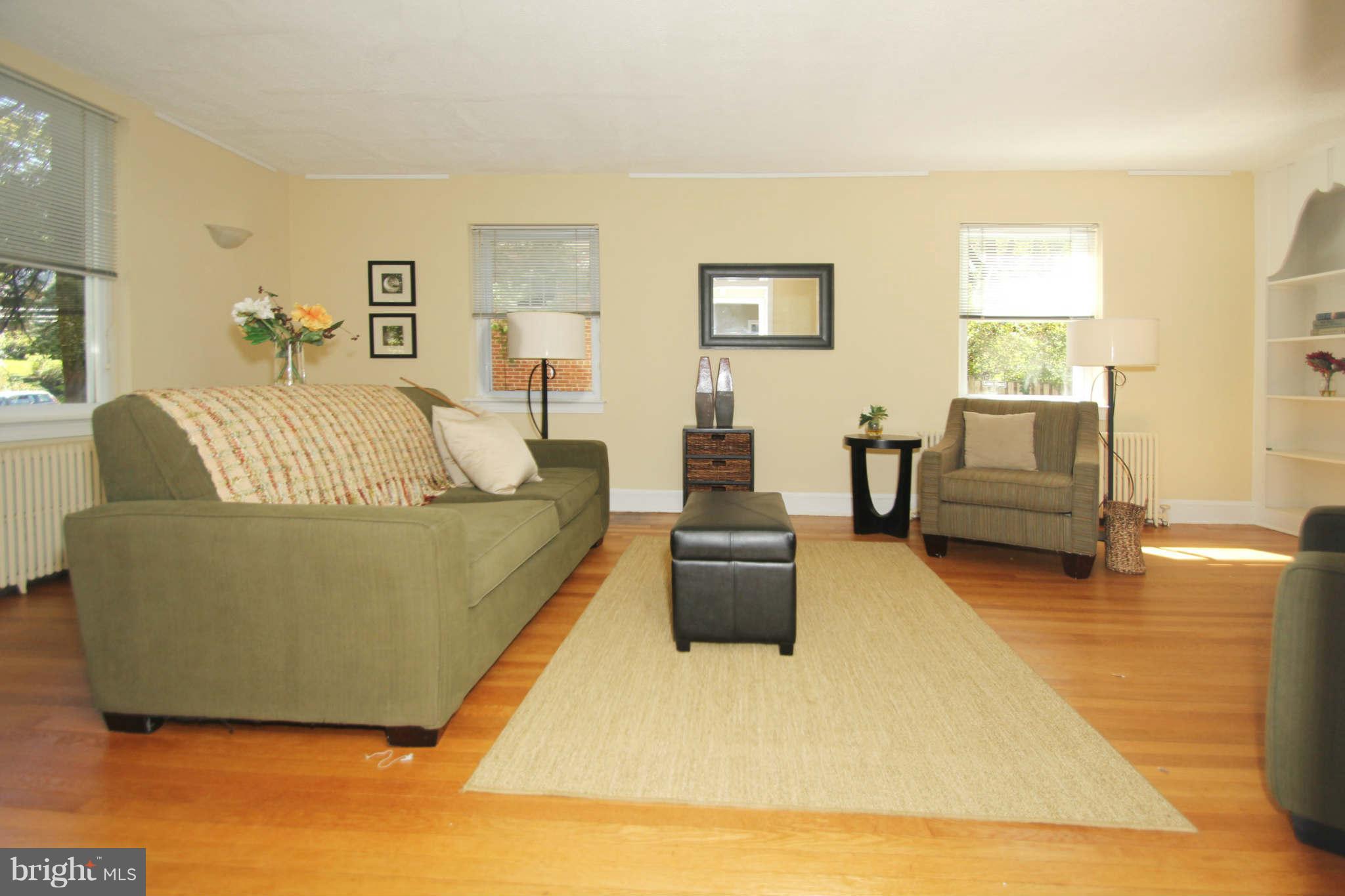 603 Bonifant Street Silver Spring, MD 20910 - Photo 4 of 26 Living Room