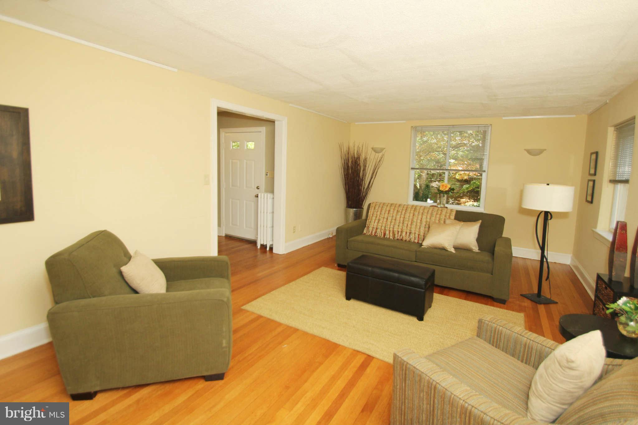 603 Bonifant Street Silver Spring, MD 20910 - Photo 5 of 26 Living Room