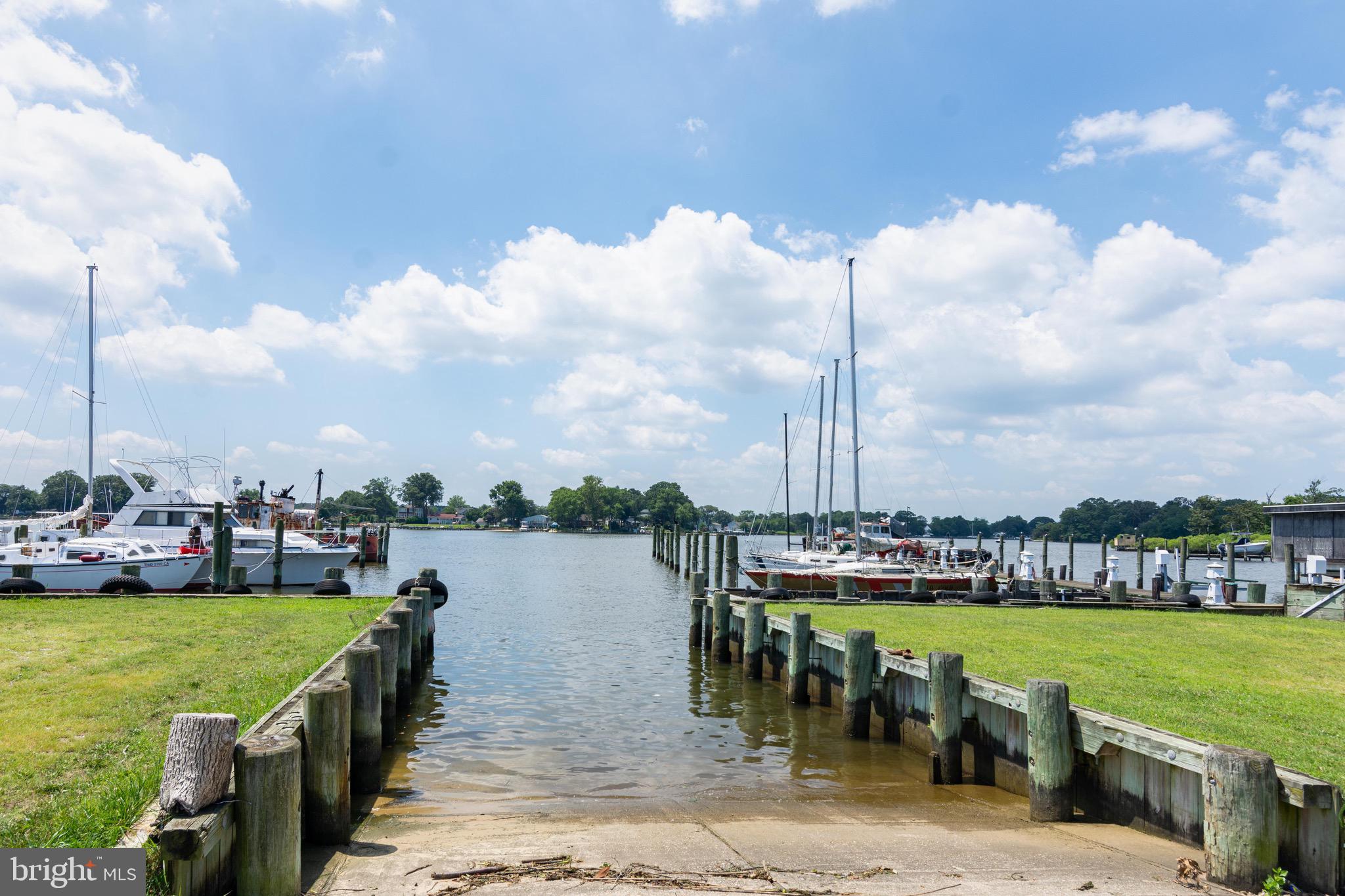 7823 Appletree Road Pasadena, MD 21122 - Photo 11 of 18 Marina in the comm. w/boat slips and ramp