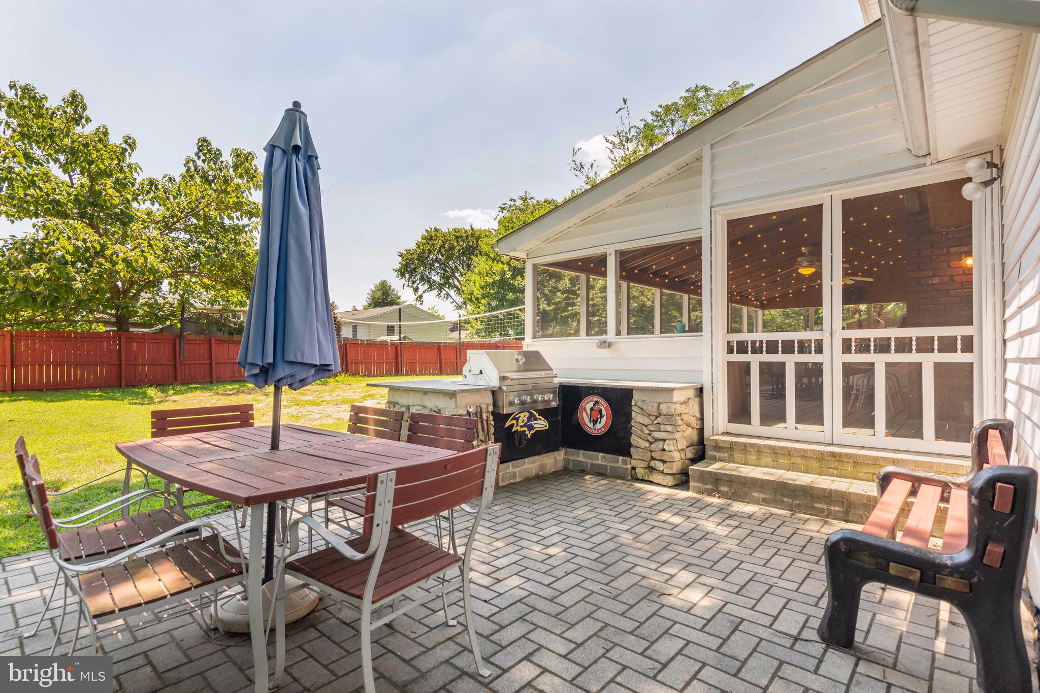 Brick Patio w/built-in BBQ