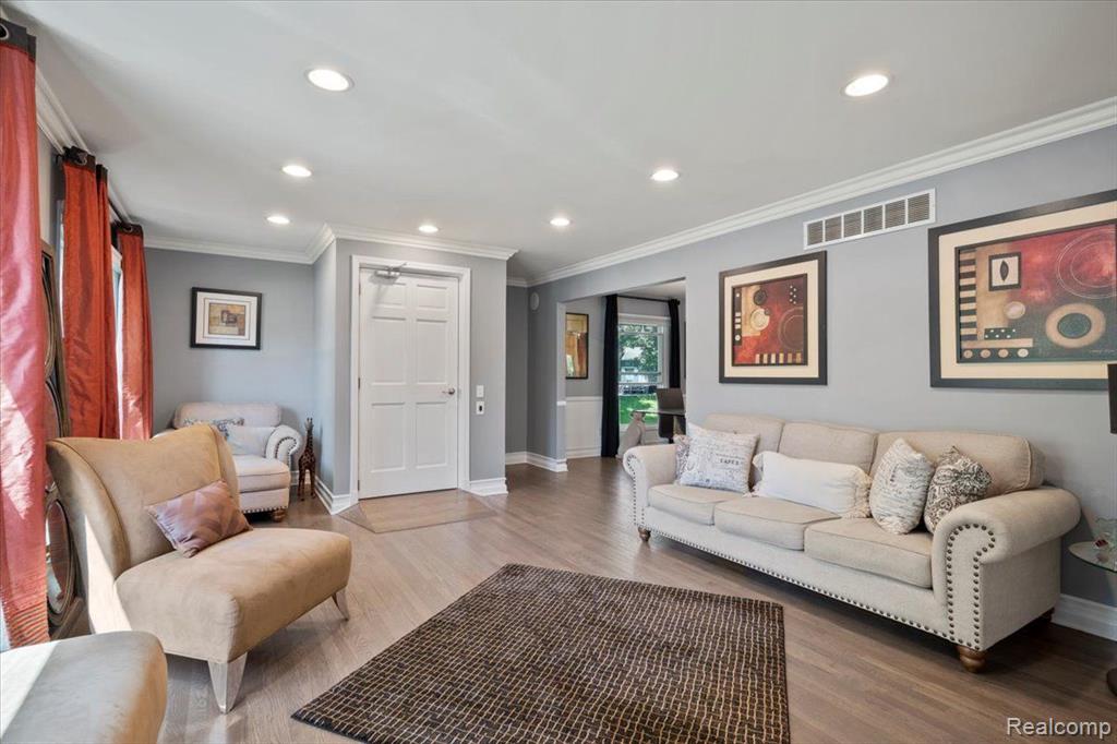 33482 Old Timber Road Farmington Hills, MI 48331 - Photo 19 of 40