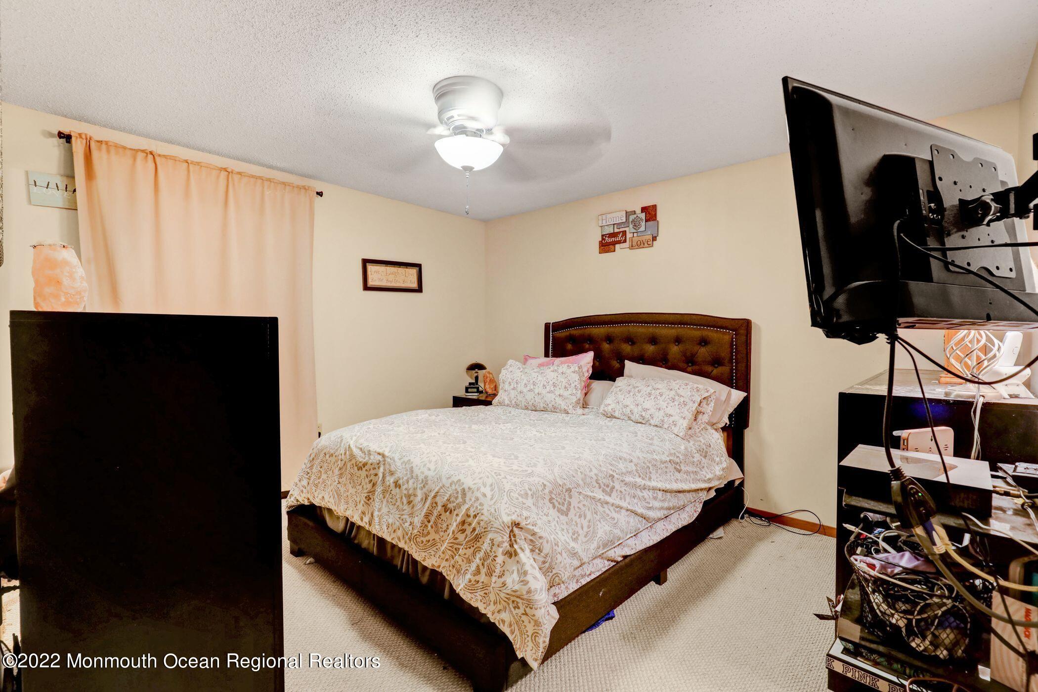 956 Anderson Road Jackson, NJ 08527 - Photo 13 of 21 956 anderson master bedrom