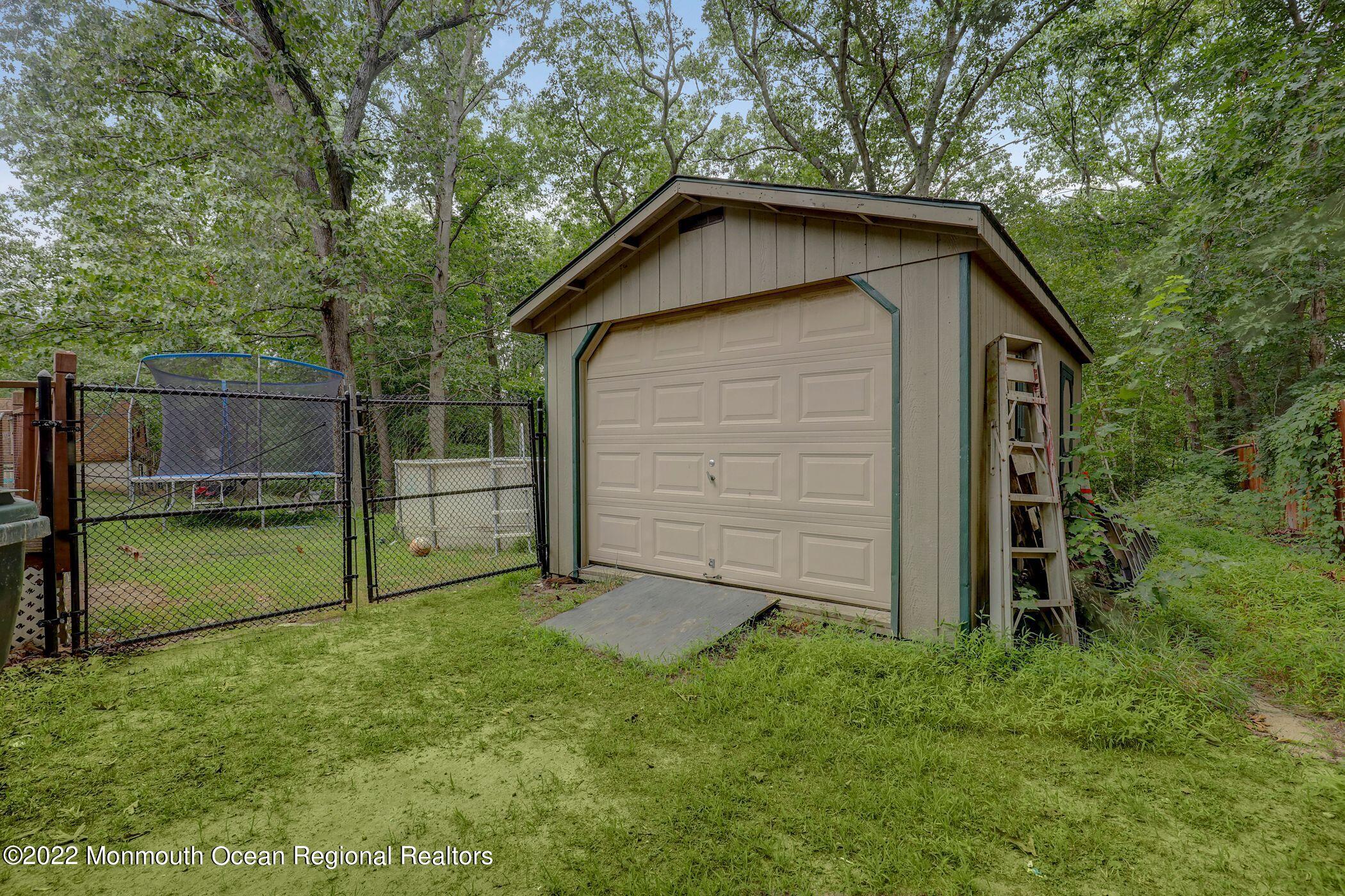 956 Anderson Road Jackson, NJ 08527 - Photo 21 of 21 956 anderson shed.small garage