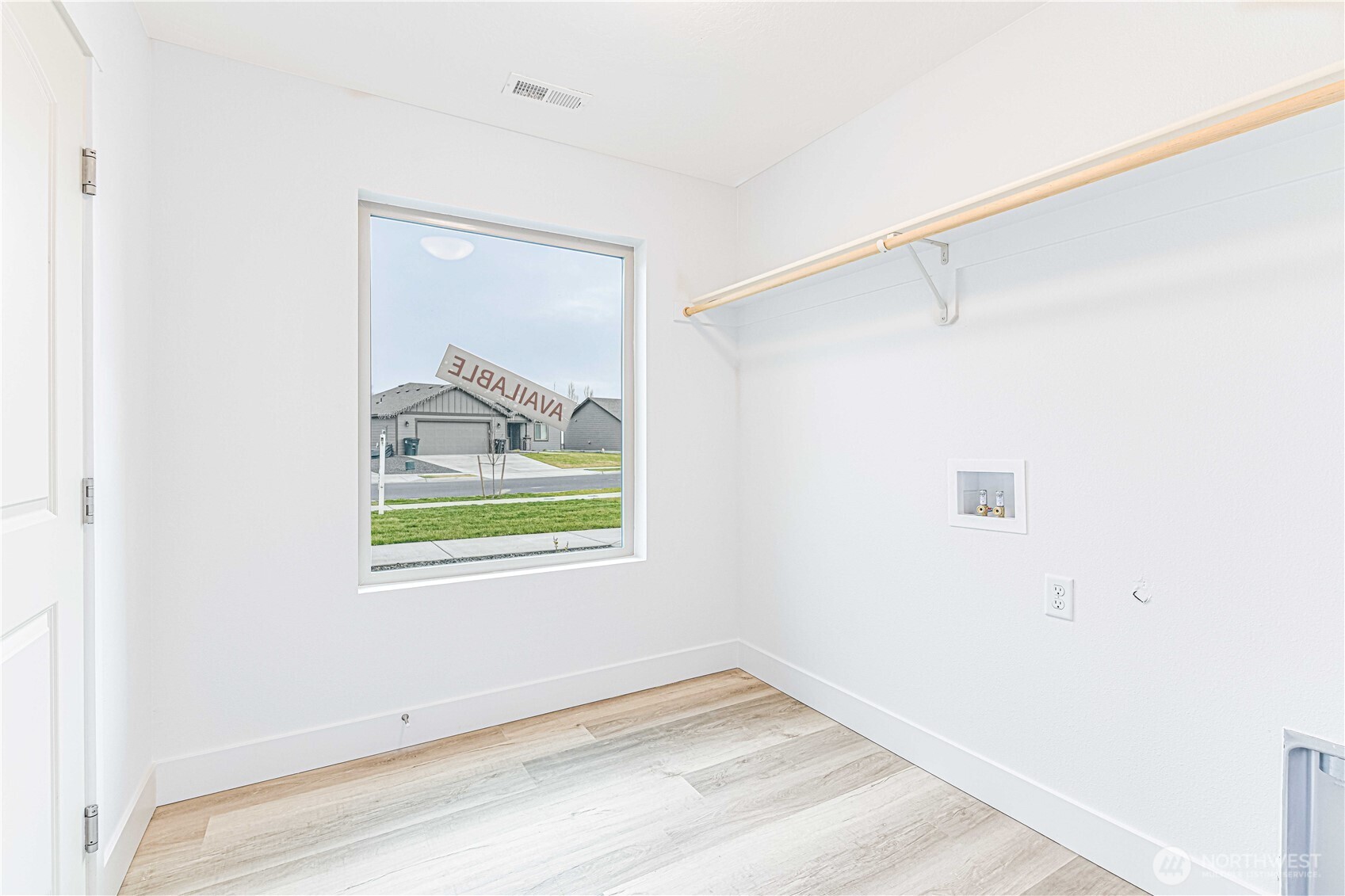308 North Sandy Loop Moses Lake, WA 98837 - Photo 16 of 18 a view of an empty room with a window