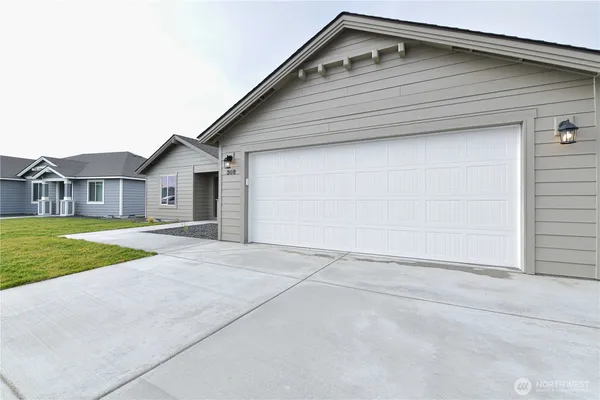 $377,850 | 308 North Sandy Loop, Moses Lake, WA 98837