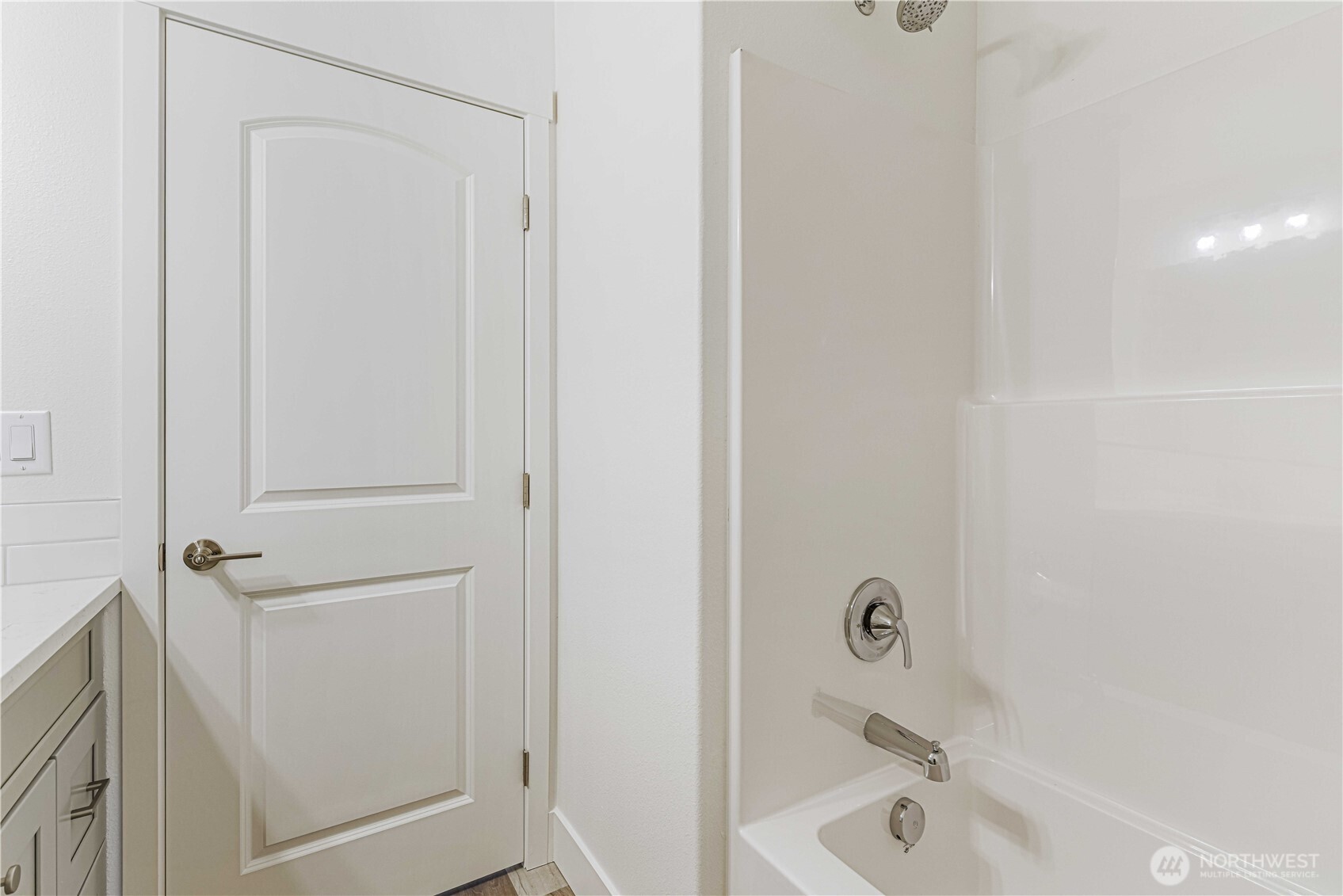308 North Sandy Loop Moses Lake, WA 98837 - Photo 7 of 18 a bathroom with a tub