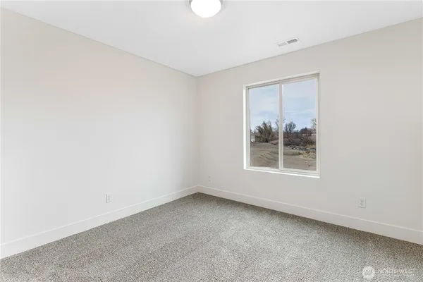 $377,850 | 308 North Sandy Loop, Moses Lake, WA 98837