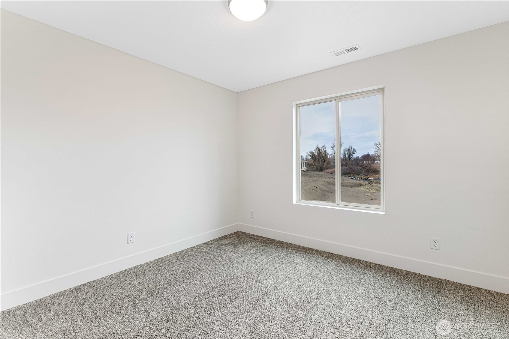 308 North Sandy Loop Moses Lake, WA 98837 - Photo 10 of 18 an empty room with a window