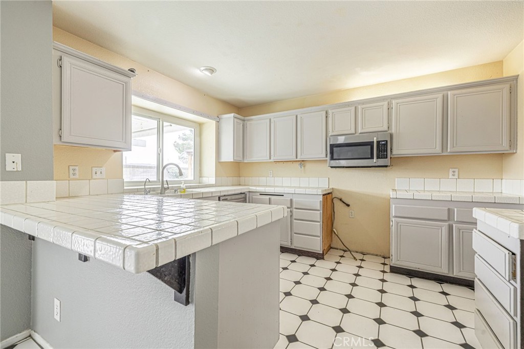 38601 Dedham Court Palmdale, CA 93552 - Photo 9 of 26