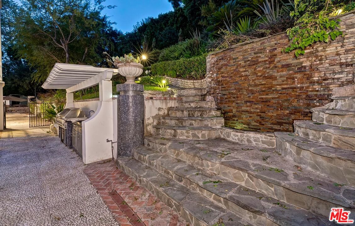 725 North Faring Road Los Angeles, CA 90077 - Photo 28 of 56