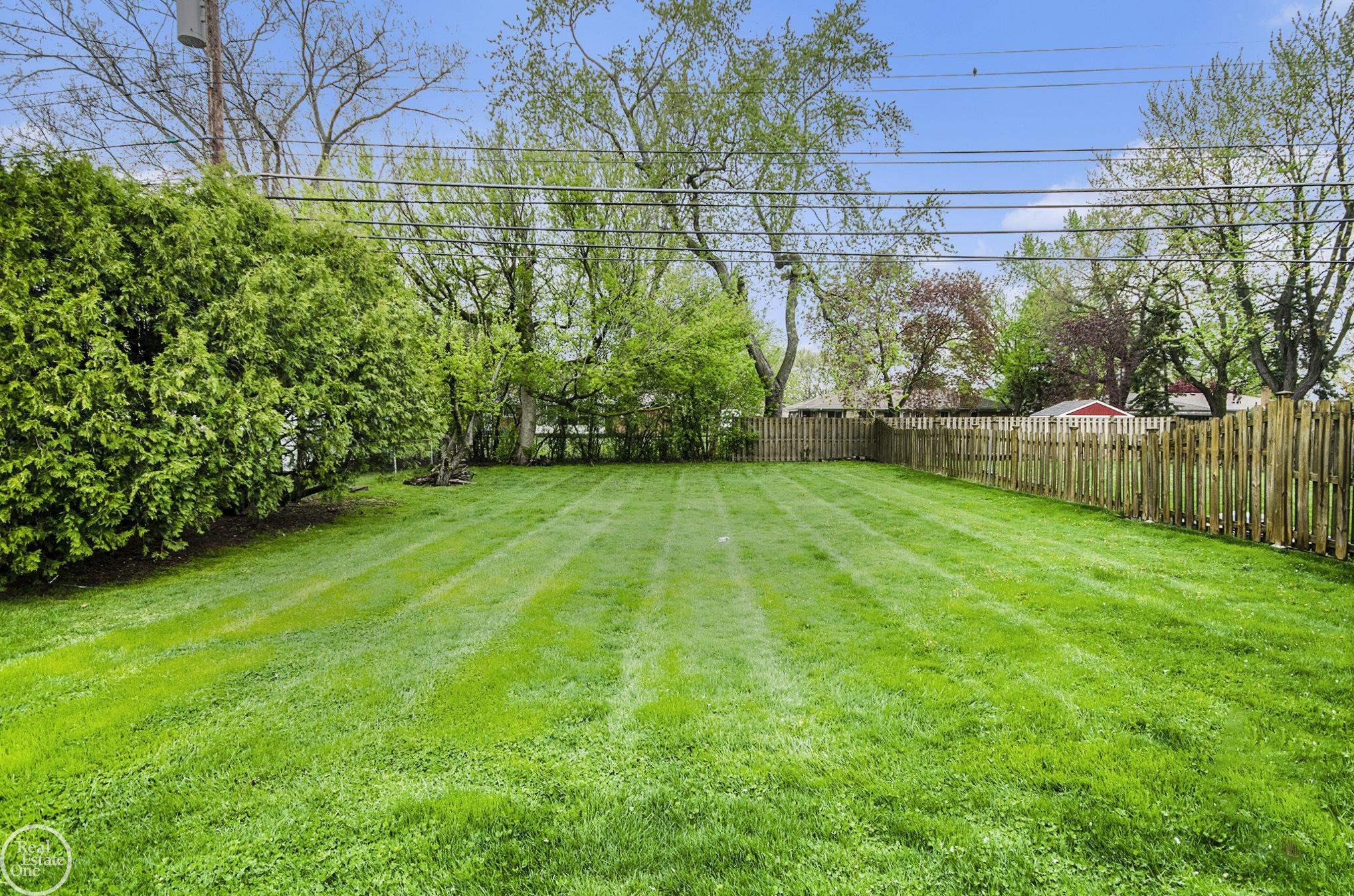 11909 Frazho Road Warren, MI 48089 - Photo 19 of 22 50173315-4469e647-99f4-4a4c-99c3-acb0874a7584.JPG
