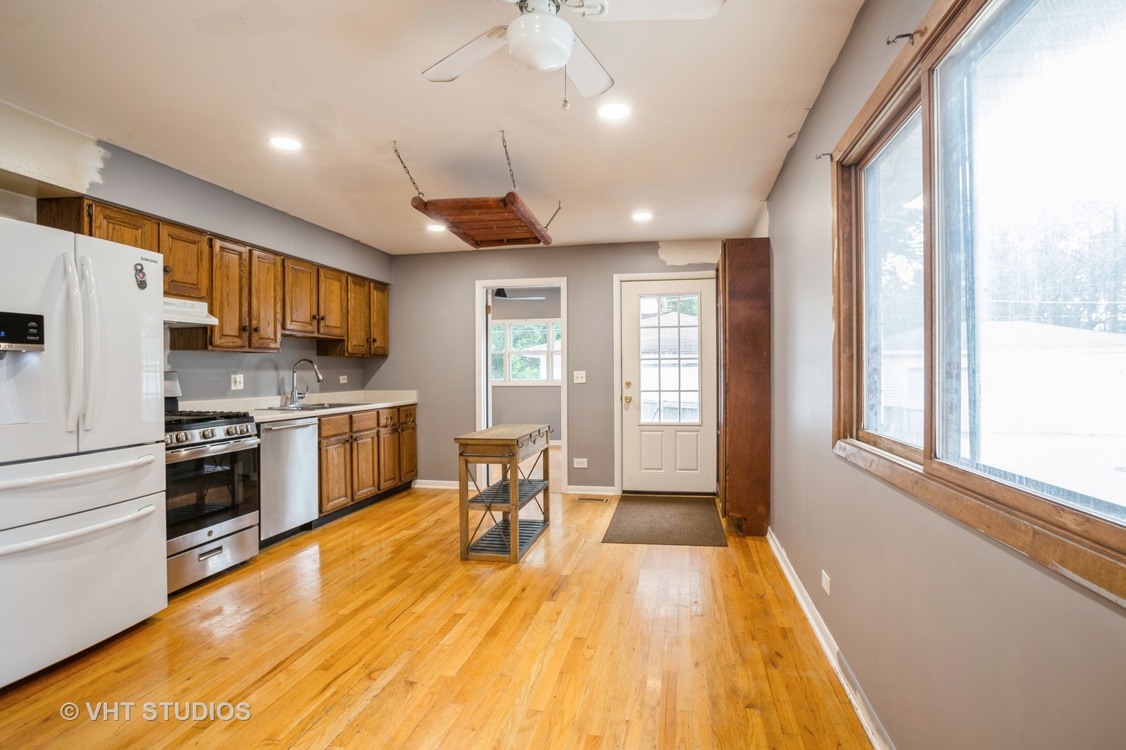 329 South Maple Street Itasca, IL 60143 - Photo 3 of 10 a kitchen with a stove a refrigerator and a sink