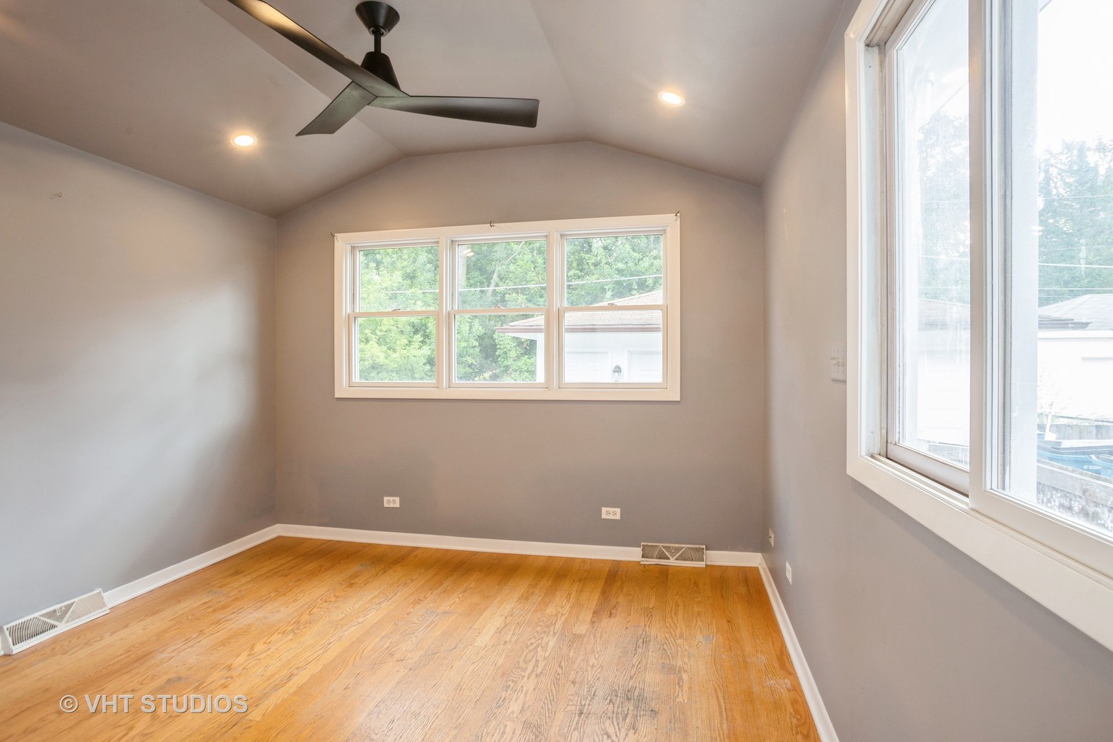 329 South Maple Street Itasca, IL 60143 - Photo 4 of 10 a view of an empty room with a window