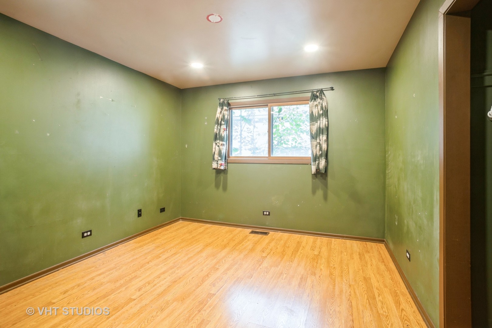 329 South Maple Street Itasca, IL 60143 - Photo 7 of 10 a view of empty room with wooden floor
