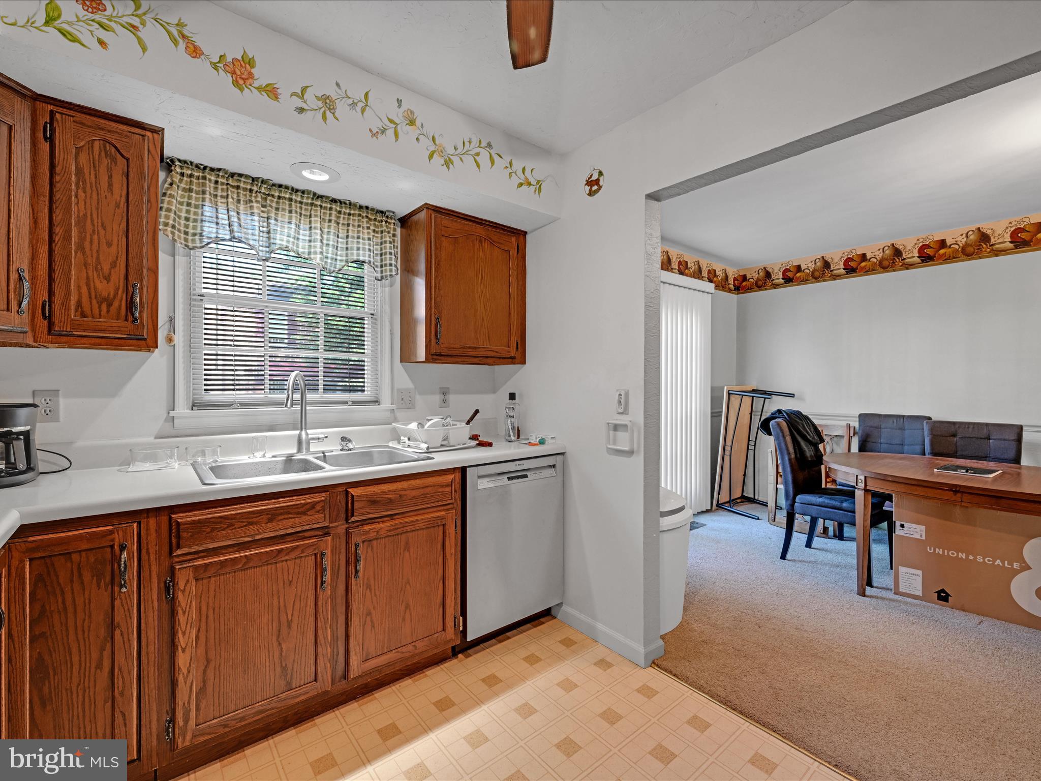 1204 Chambers Ridge, Unit 1204 York, PA 17402 - Photo 7 of 28 Kitchen